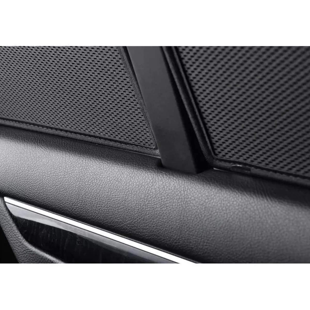 Sale Volvo V70 Station 2000-2007 / XC70 2000-2007 - Zonneschermen achterportieren Autozonneschermen